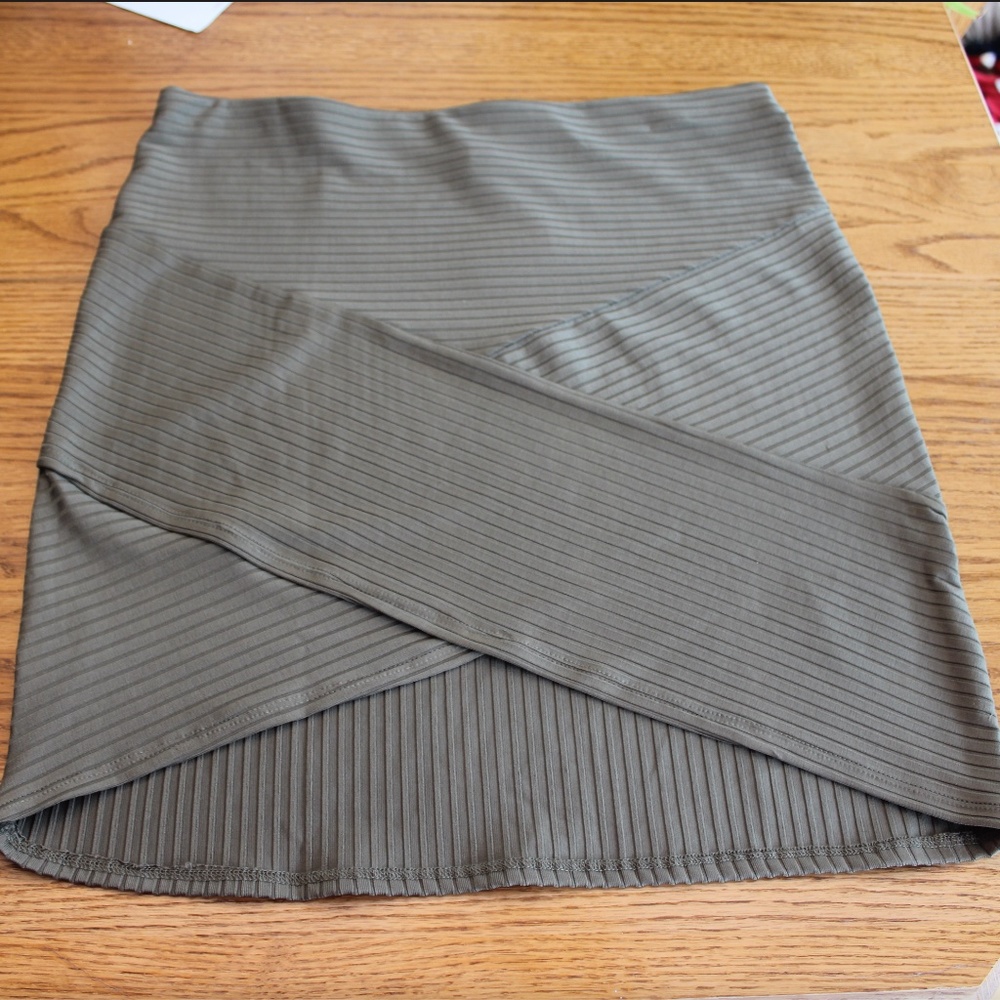 H&M Ribbed Faux-Wrap Mini Pencil Skirt Sz M Olive